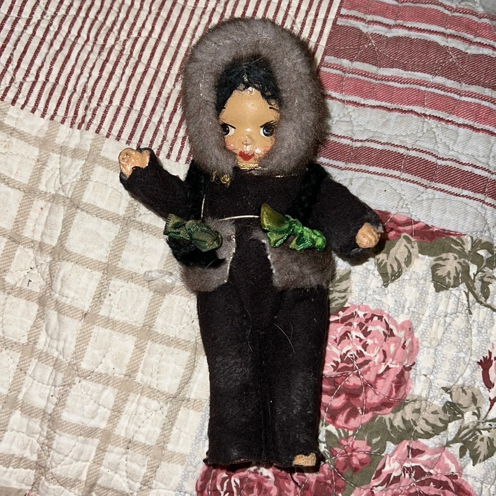 Vintage composition Eskimo doll 7” Inuit